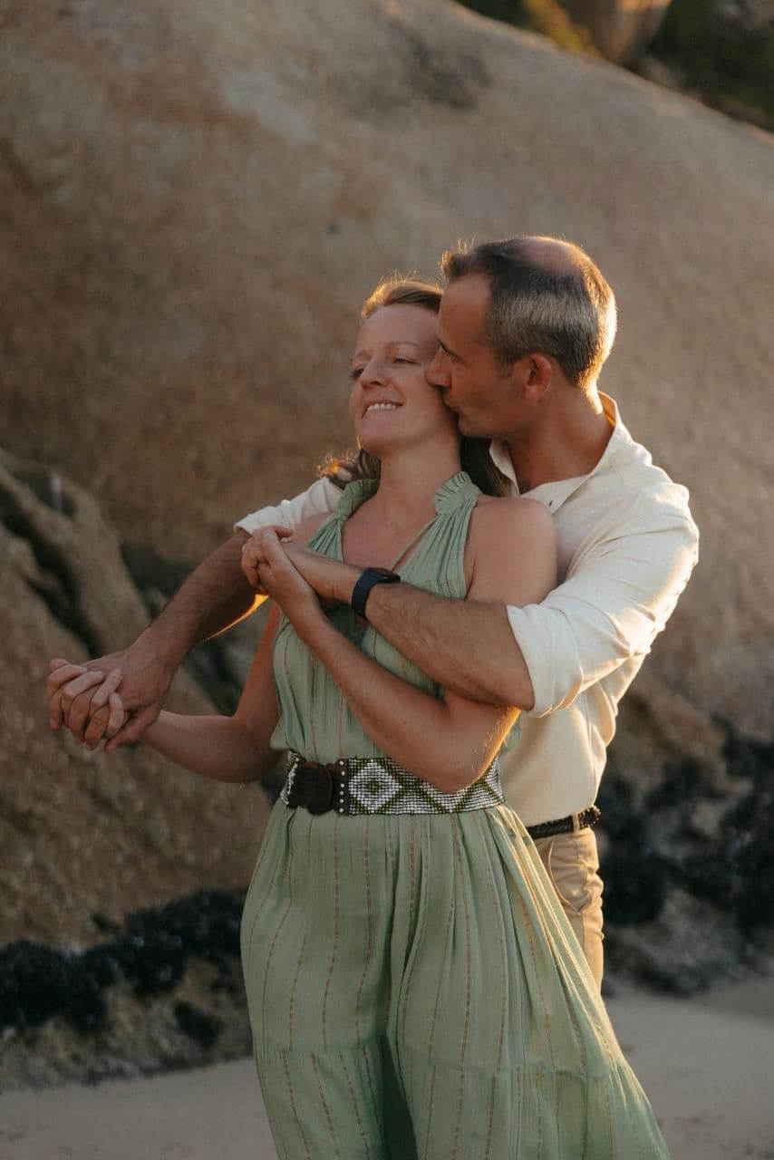 Gaïane and Julian embracing