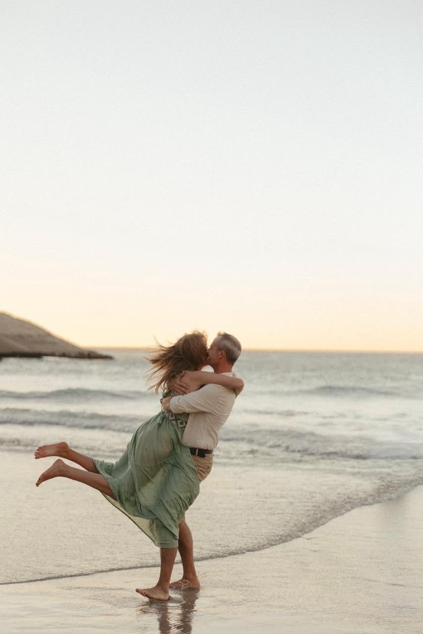 Julian lifting Gaïane by the sea
